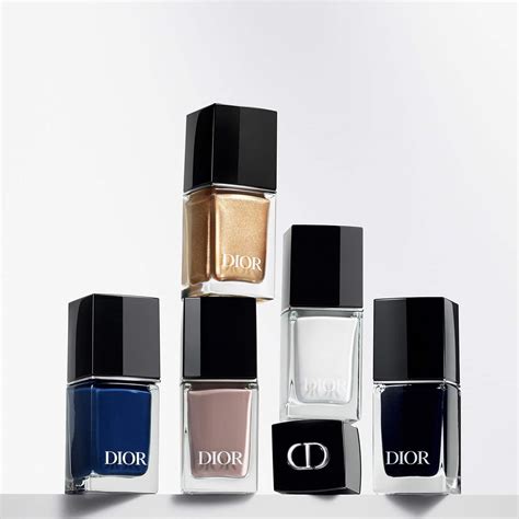 che colore é lo smalto dior pretty|Dior Vernis: smalto glitterato, smalto Dior edizione limitata .